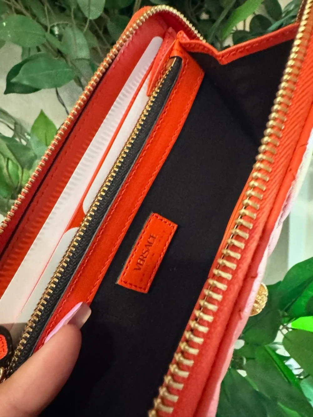 New in box Versace La Medusa Long Wallet Coral 🪸